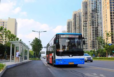 干净了!长沙近8000台公交车广告被清除,获得市民点赞,你如何看